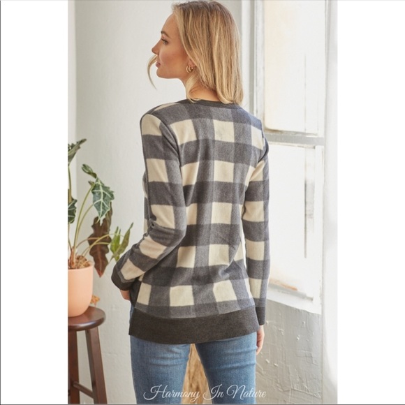 Sophisticated🌟Soft silver&cream x-front sweater - Picture 2 of 5